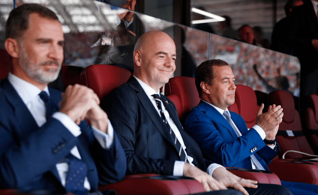  埃因霍温内部会议纪要流出：冲刺阶段遗憾出局，德甲使命明确，高层口径保持一致-3377娱乐平台