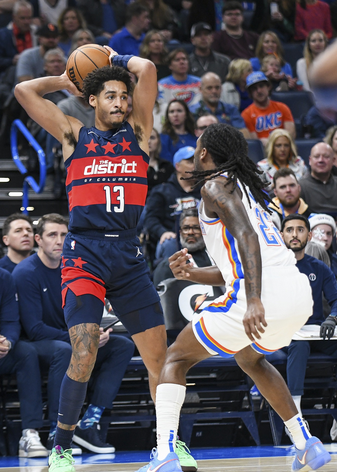 3377中国官网 -关键时刻NBA常规赛焦点战，俄克拉荷马雷霆防线松动，更衣室稳定，控场能力受关注的简单介绍